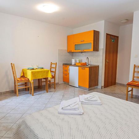 Apartments Baricevic Bol Luaran gambar