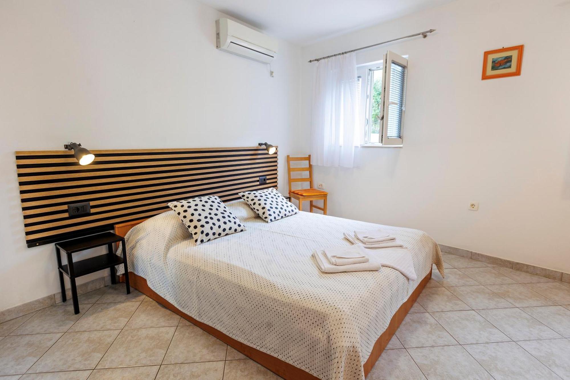 Apartments Baricevic Bol Luaran gambar