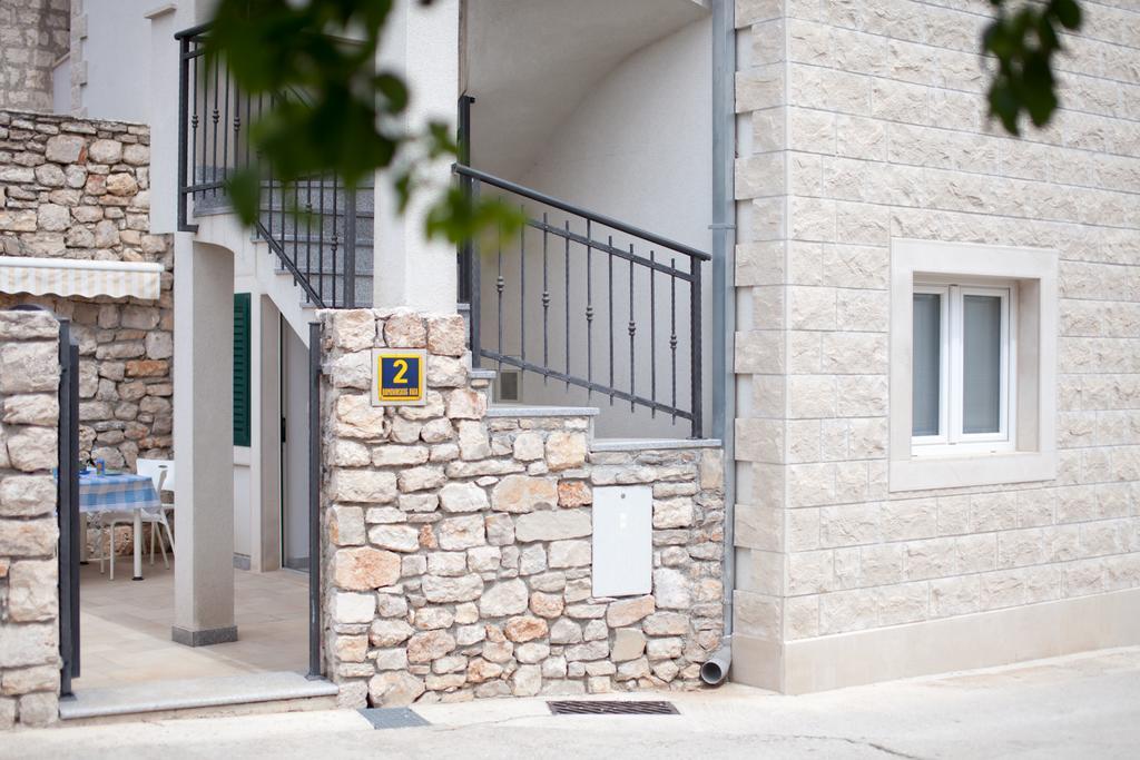 Apartments Baricevic Bol Luaran gambar